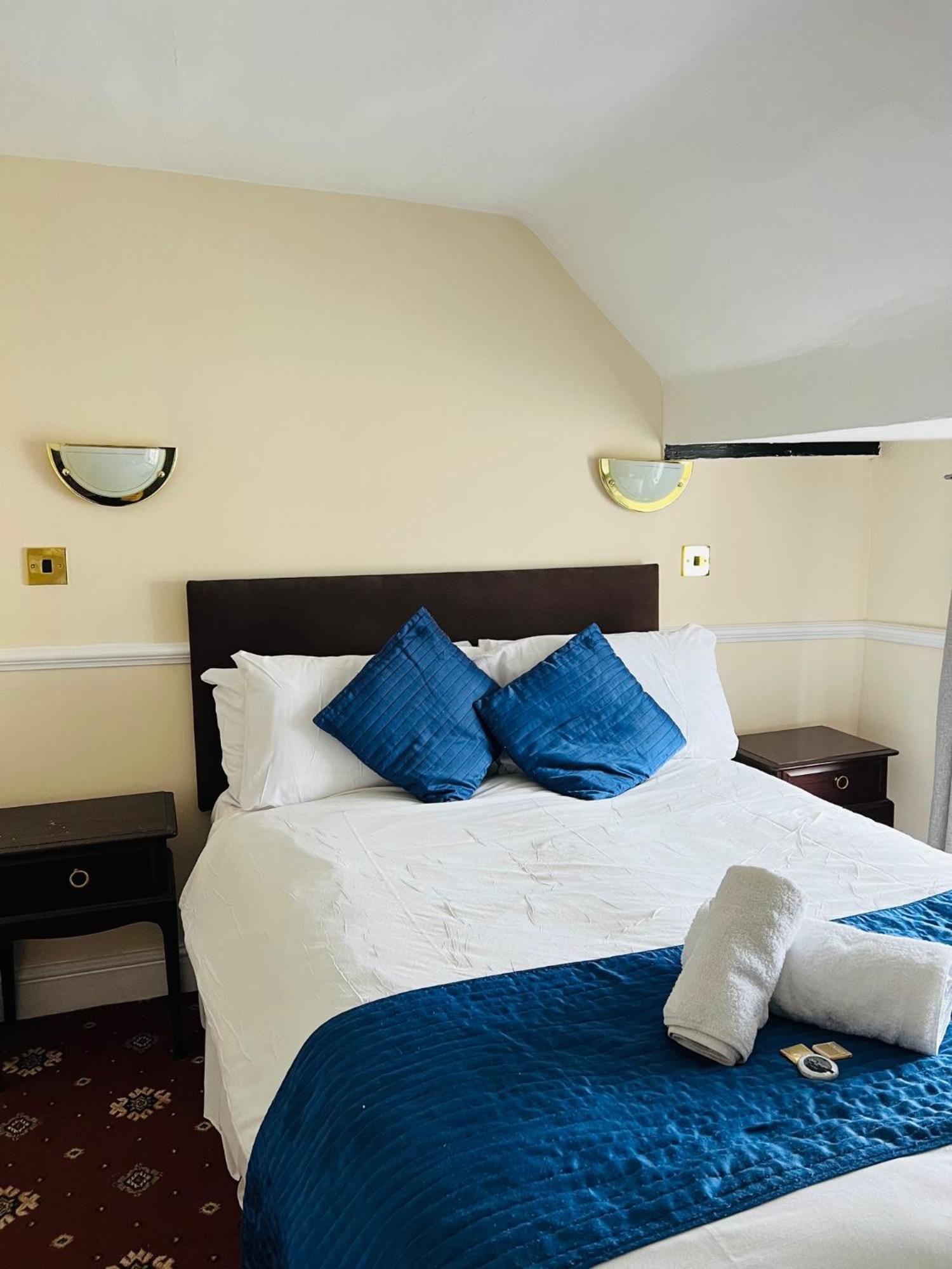 Crown Hotel Brackley Kültér fotó